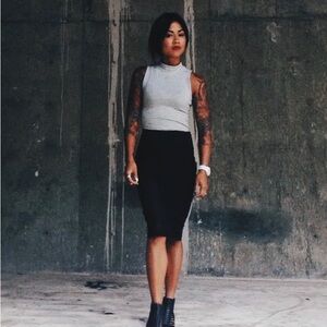 Lululemon Black Pencil Skirt - Size 4 BodyCon - Rear Slit - Legging Material -